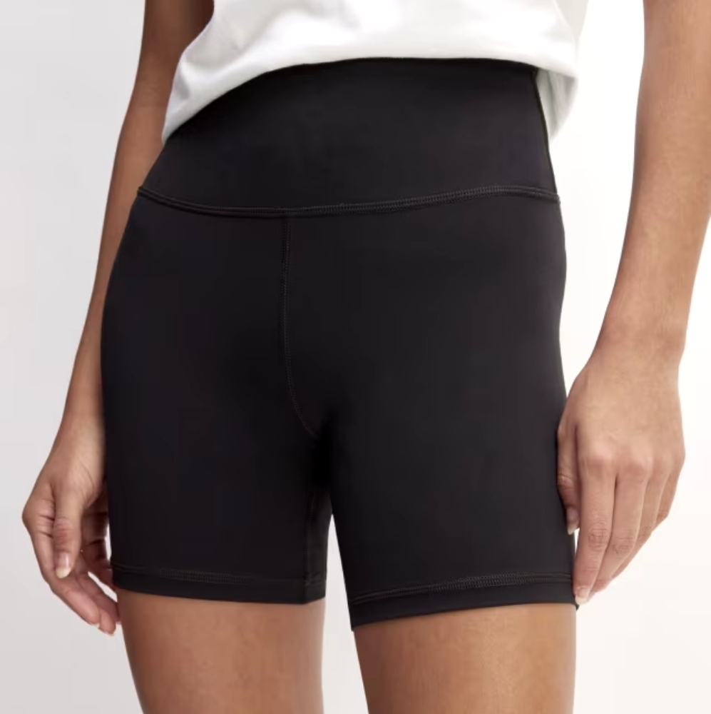 Everlane The Perform Bike Short Black